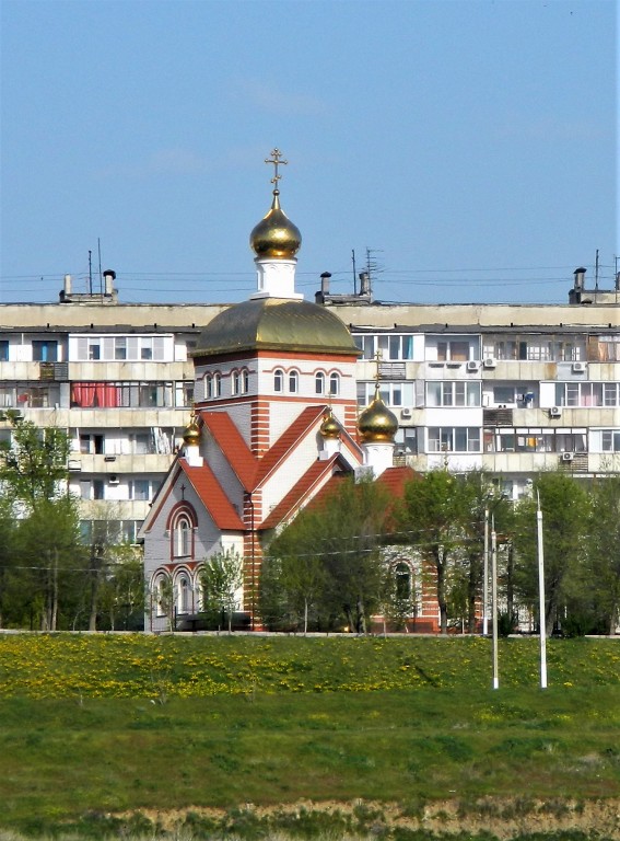 Волгоград. Церковь Всех Святых, в земле Российской просиявших. фасады, Вид с Волги