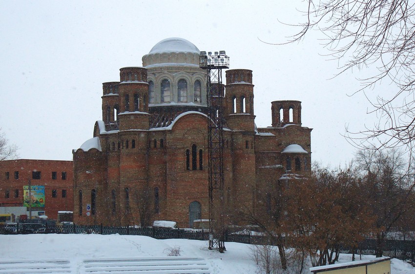 Церковь Алексия, митрополита Московского, Красная Глинка (Самара, город, Самарская область). документальные фотографии, Вид с противоположной стороны стадиона