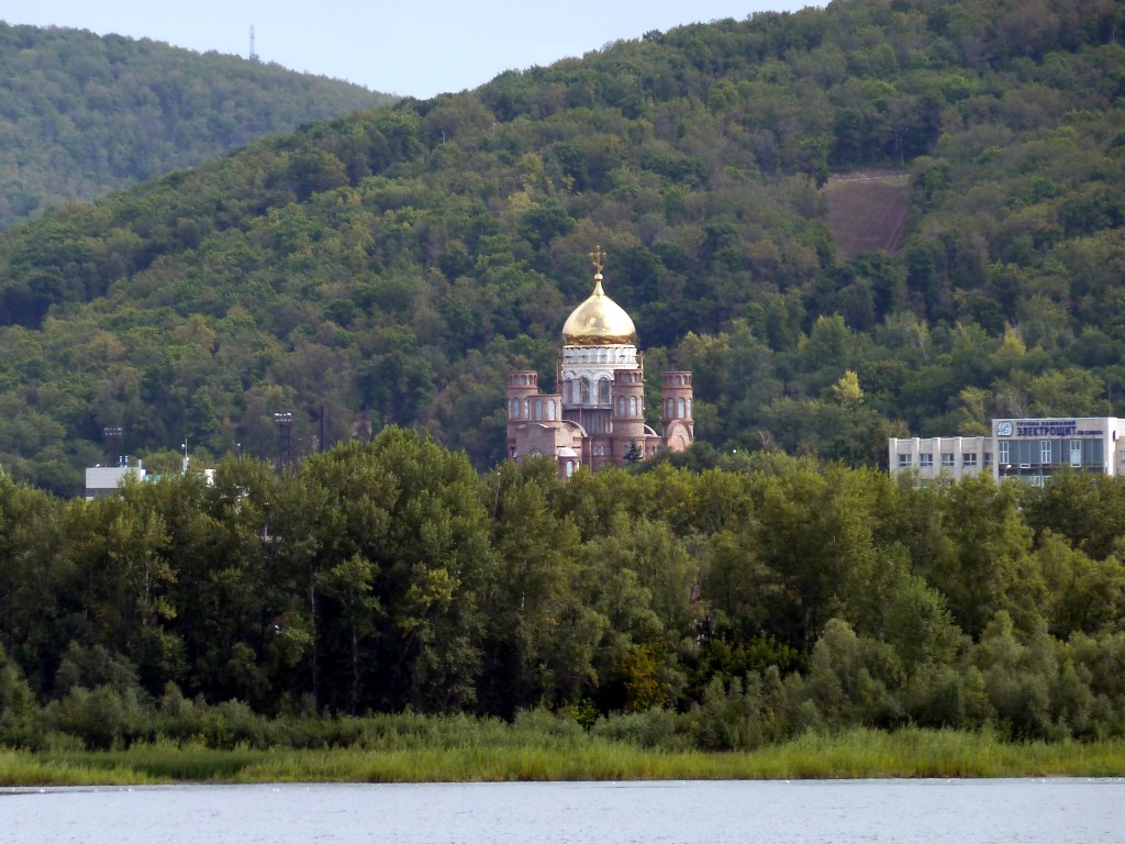 Церковь Алексия, митрополита Московского, Красная Глинка (Самара, город, Самарская область). документальные фотографии, Вид на строящуюся церковь с Волги