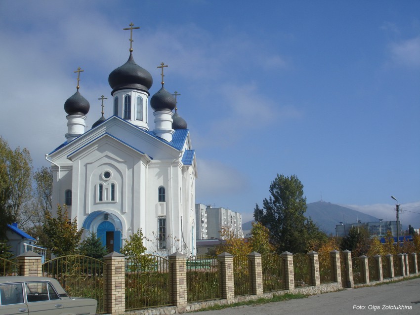 Пятигорск. Церковь Георгия Победоносца на Краснослободском кладбище. общий вид в ландшафте