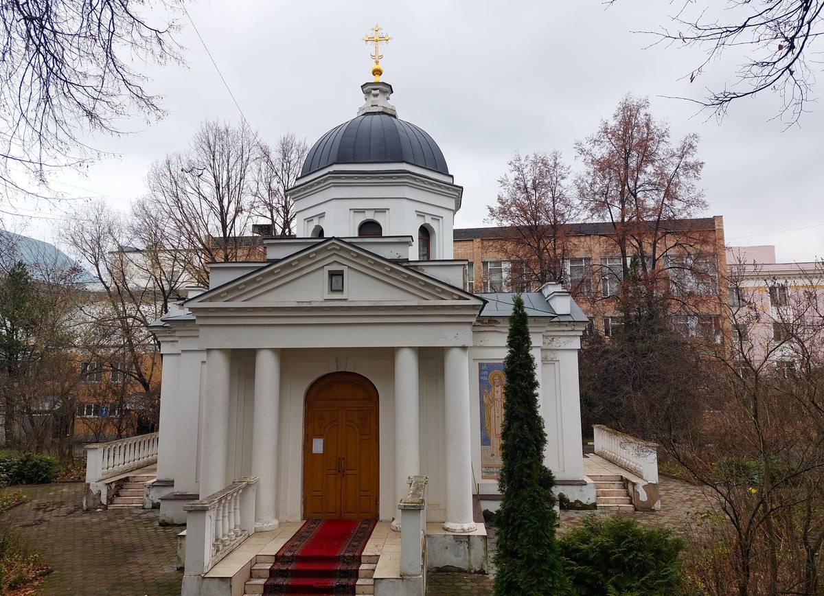 Церковь Феодоровской иконы Божией Матери при Российском Государственном Социальном Университете, Ростокино (Северо-Восточный административный округ (СВАО), г. Москва). фасады