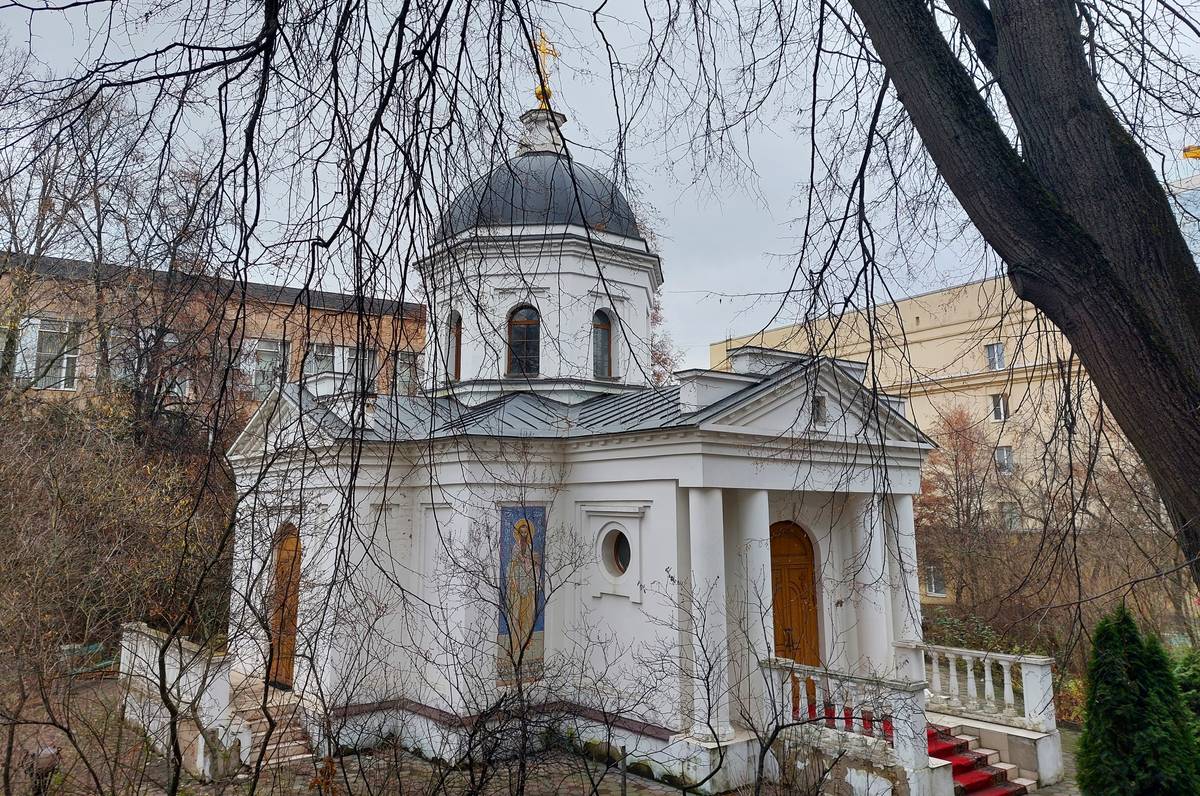 Церковь Феодоровской иконы Божией Матери при Российском Государственном Социальном Университете, Ростокино (Северо-Восточный административный округ (СВАО), г. Москва). фасады