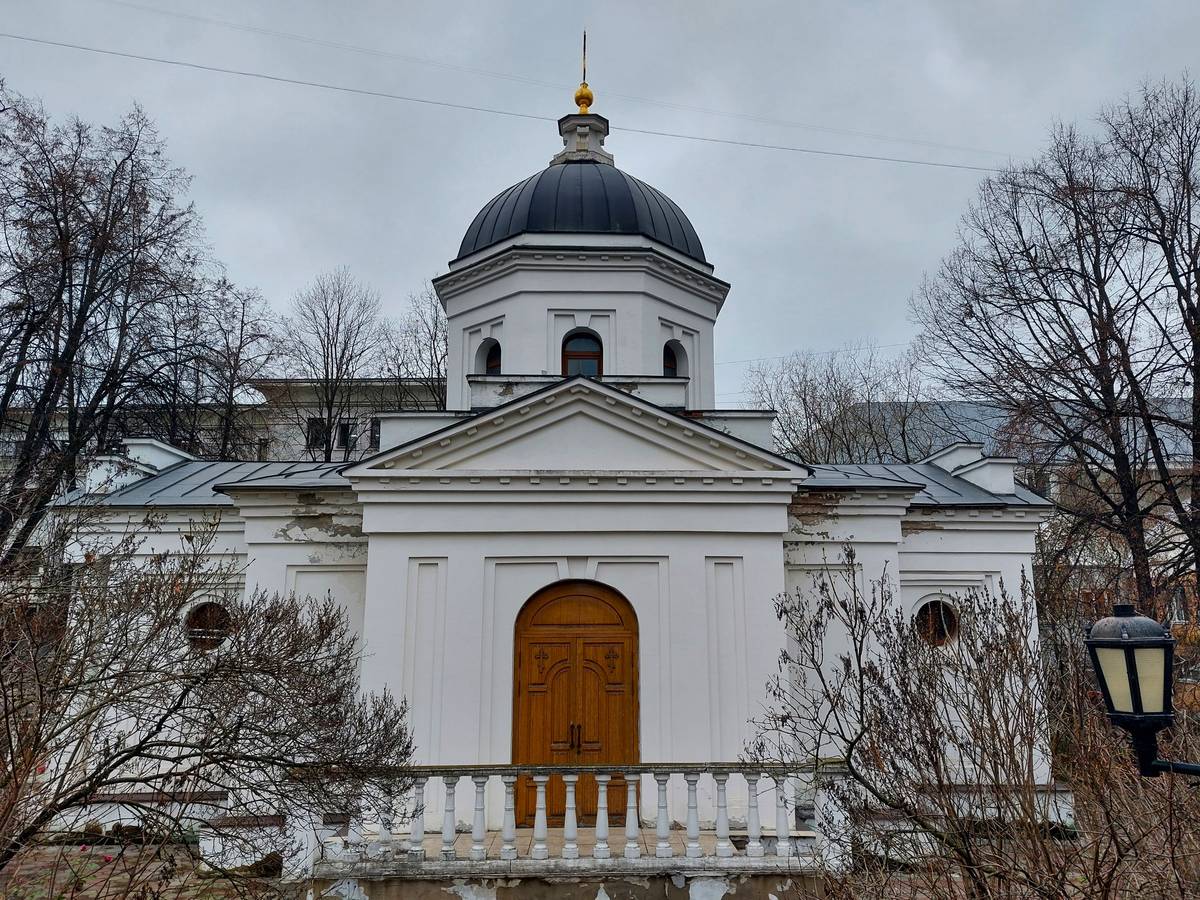 Церковь Феодоровской иконы Божией Матери при Российском Государственном Социальном Университете, Ростокино (Северо-Восточный административный округ (СВАО), г. Москва). фасады