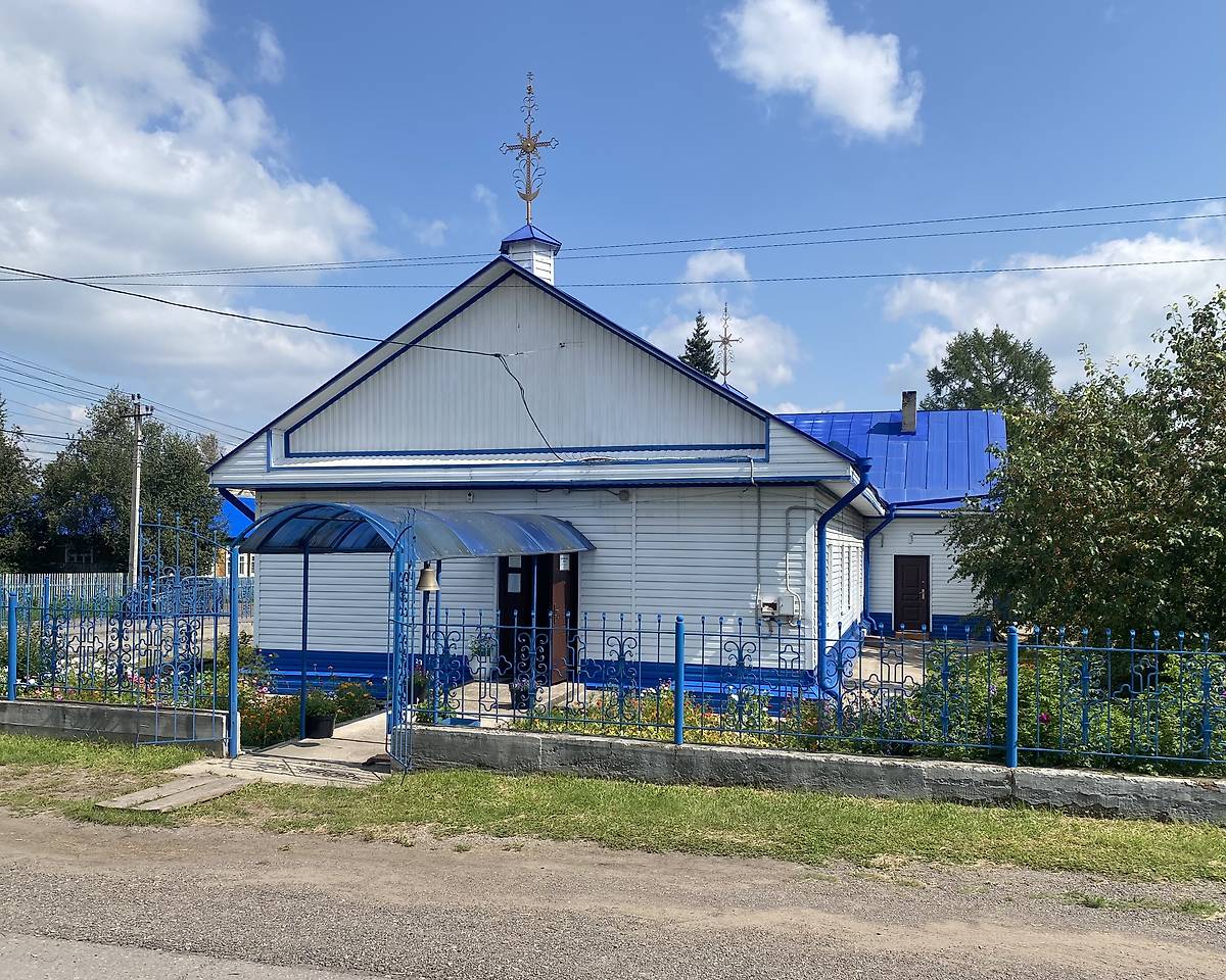 Вид с ул. Партизанская, фасады. Церковь Сретения Господня, Копьёво (Орджоникидзевский район, Республика Хакасия)