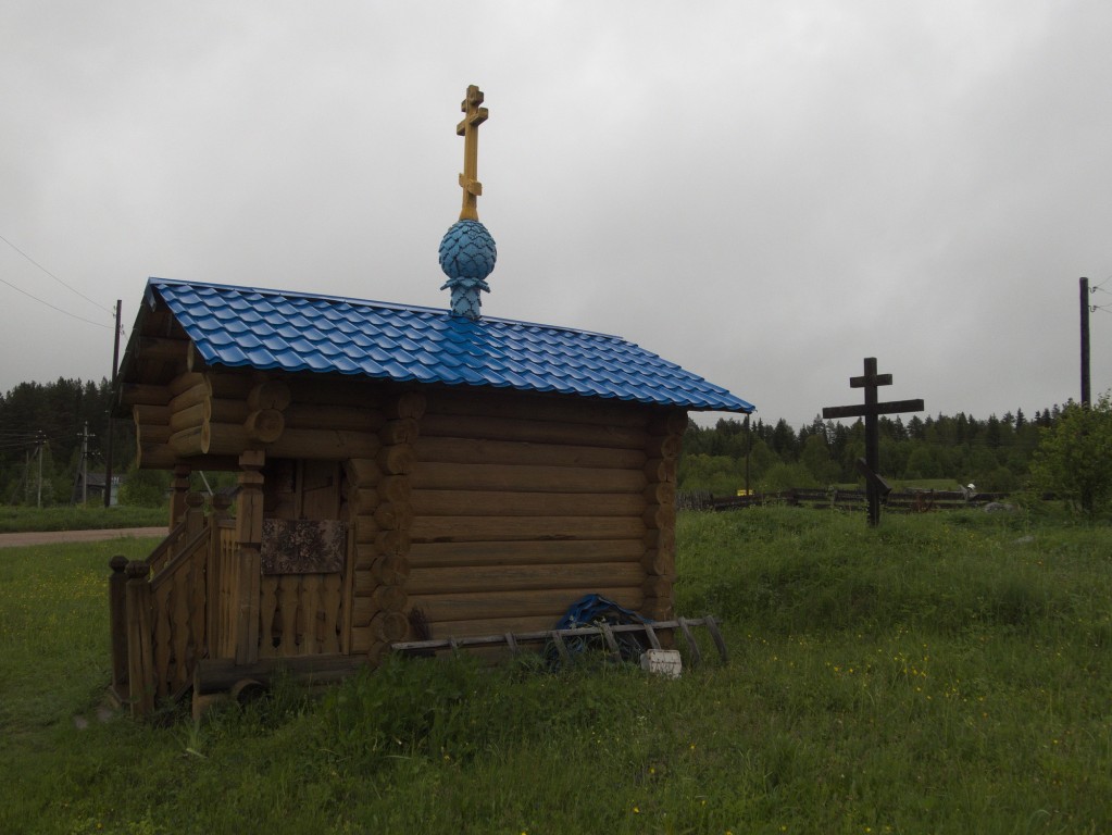 Часовня Пахомия Кенского, Коровино (Плесецкий район, Архангельская область). фасады, Вид со стороны реки (с юга)