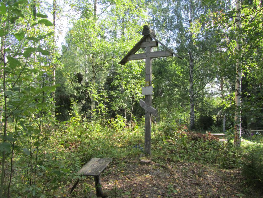 Кирилло-Челмогорская пустынь, Чёлма, урочище (Каргопольский район, Архангельская область). фасады, крест на церковище