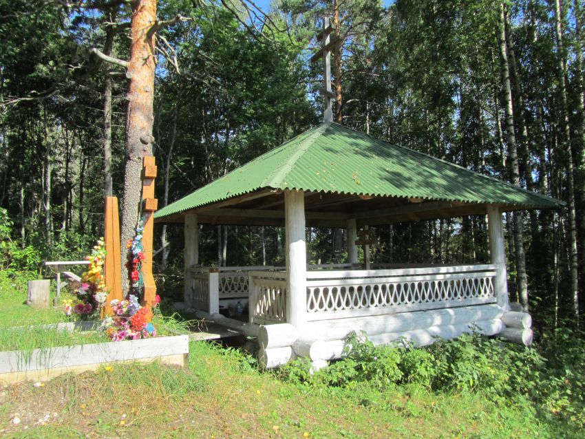 Кирилло-Челмогорская пустынь, Чёлма, урочище (Каргопольский район, Архангельская область). фасады, часовня-сень на месте заточения в яме преп. Кирилла Челмогорского