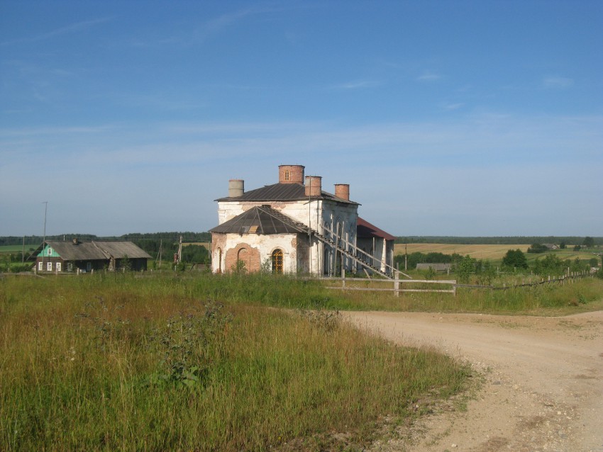 Церковь Николая Чудотворца, Слудная (Верховажский район, Вологодская область). общий вид в ландшафте