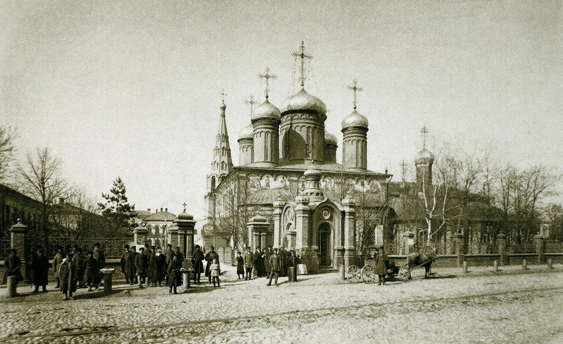 Храмовый комплекс. Собор Богоявления Господня и церковь Андрея Первозванного, Вахитовский район (Казань, город, Республика Татарстан). архивная фотография, Фото храмового комплекса в 1887 году авторства В.П. Бебина. В центре собор Богоявления, за ней слева  старая колокольня, справа Андреевская церковь. С СД 