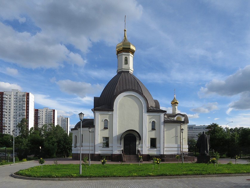 Крылатское. Церковь Ермогена, Патриарха Московского, в Крылатском. фасады