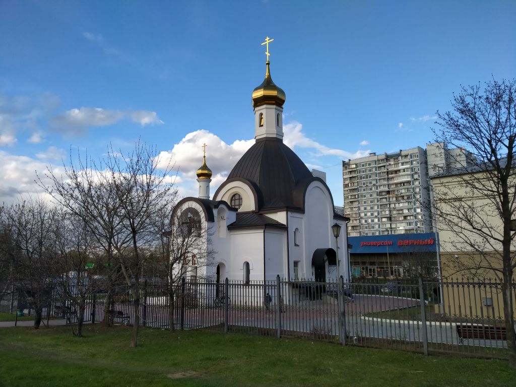 Крылатское. Церковь Ермогена, Патриарха Московского, в Крылатском. фасады