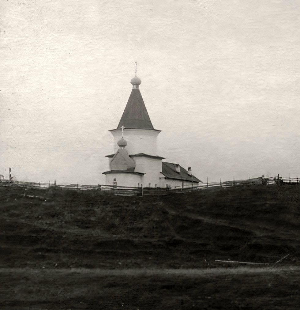 Церковь Благовещения Пресвятой Богородицы, Немнюга (Пинежский район, Архангельская область). архивная фотография, Церковь из-за староречья Пинеги. Фото экспедиции П.Д. Барановского, 1921 год. Сольвычегодский историко-художественный музей-заповедник, СИХМ КП-6471
