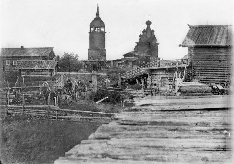 Церковь Воскресения Христова, Немнюга (Пинежский район, Архангельская область). архивная фотография, Вид на село Немнюга (Кеврола) и церковь Воскресения Христова. Фотограф В.М. Шульц. Фото начала ХХ в. из фондов Галереи Ильи Глазунова г. Москва