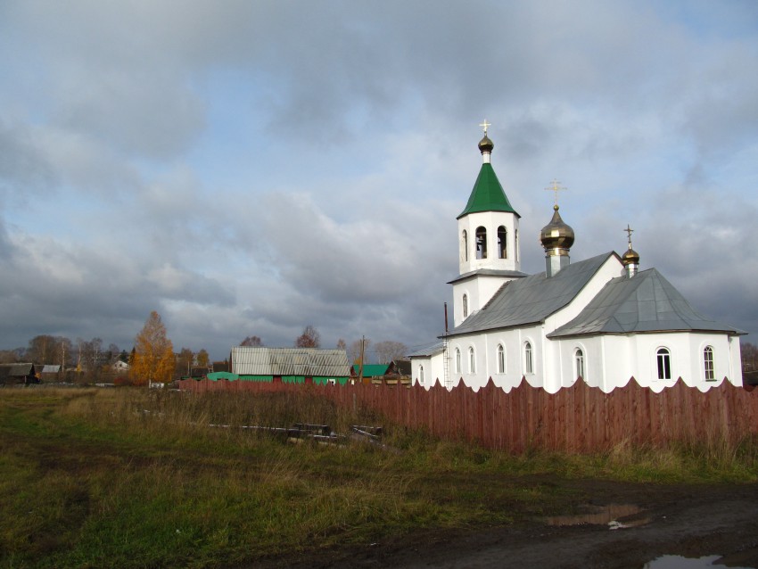Зуевка. Церковь Михаила Архангела. общий вид в ландшафте, Вид с юго-востока