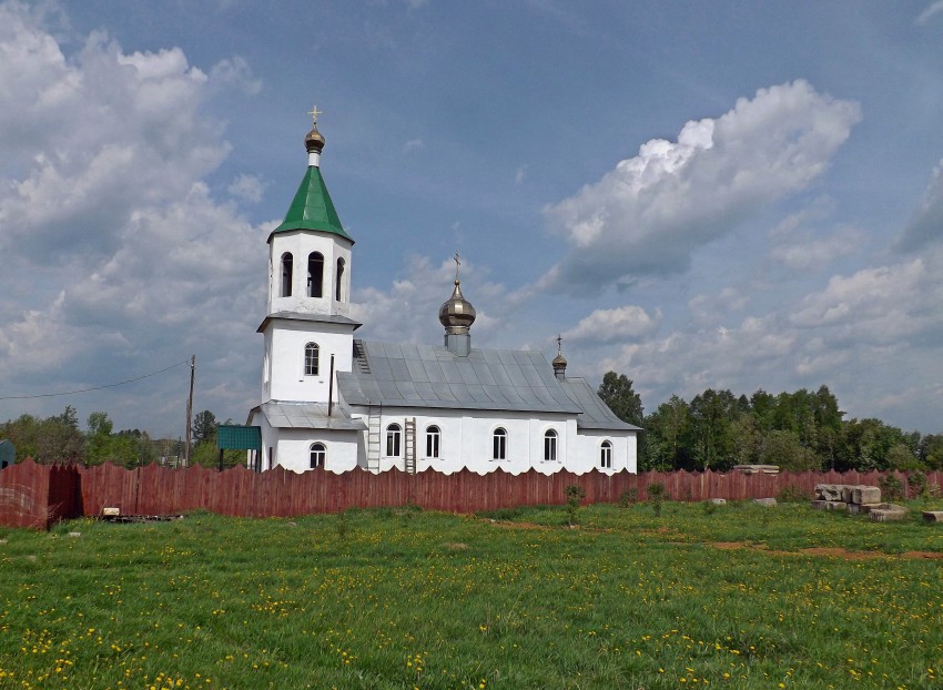 Зуевка. Церковь Михаила Архангела. общий вид в ландшафте