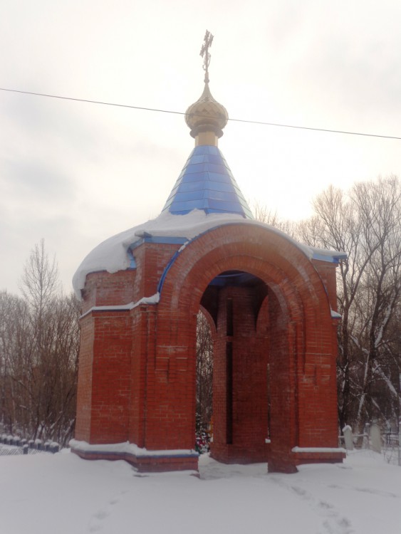 Часовня Воздвижения Креста Господня, Переяславка (Лазо им. район, Хабаровский край). общий вид в ландшафте, Вид с трассы Хабаровск-Переяславка