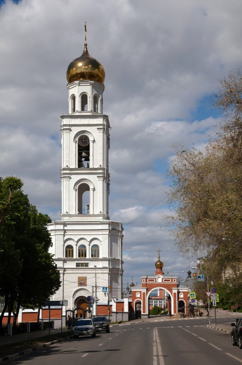 Самара. Иверский женский монастырь. Церковь Николая Чудотворца в колокольне (воссозданная). фасады