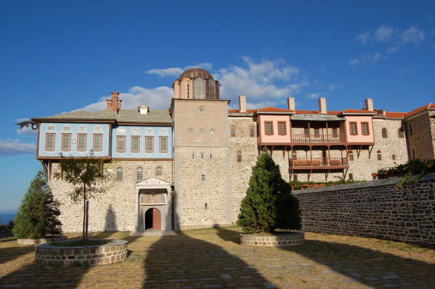 Монастырь Ксиропотам, Афон (Ἀθως) (Айон-Орос (Άγιον Όρος), Греция). общий вид в ландшафте