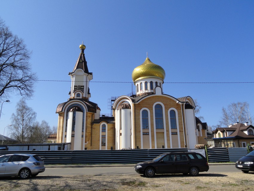 Церковь Новомучеников и исповедников Церкви Русской, Рига (Рига, город, Латвия). общий вид в ландшафте