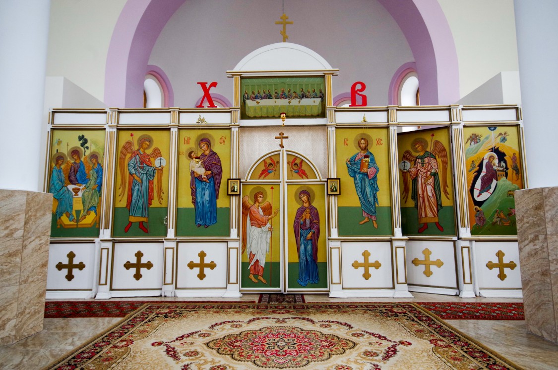 Церковь Новомучеников и исповедников Церкви Русской, Рига (Рига, город, Латвия). интерьер и убранство, Бывший иконостас Христо-Рождественского собора.