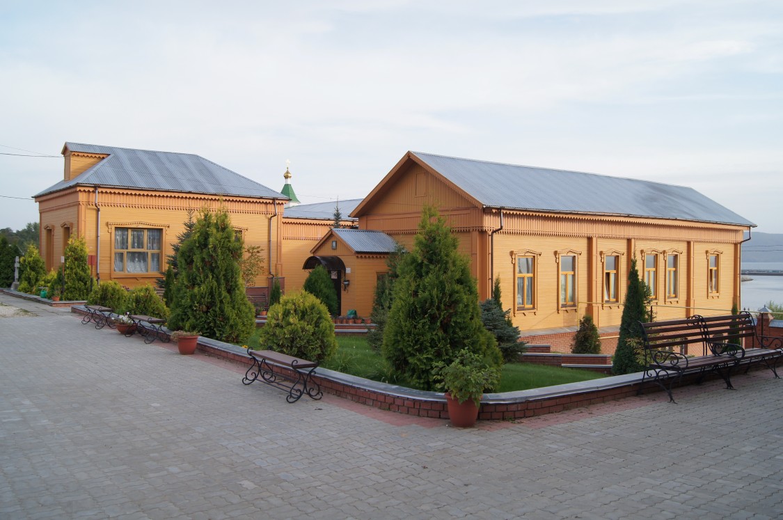 Воскресенский мужской монастырь. Церковь Силуана Афонского, Портпосёлок (Тольятти, город, Самарская область). общий вид в ландшафте