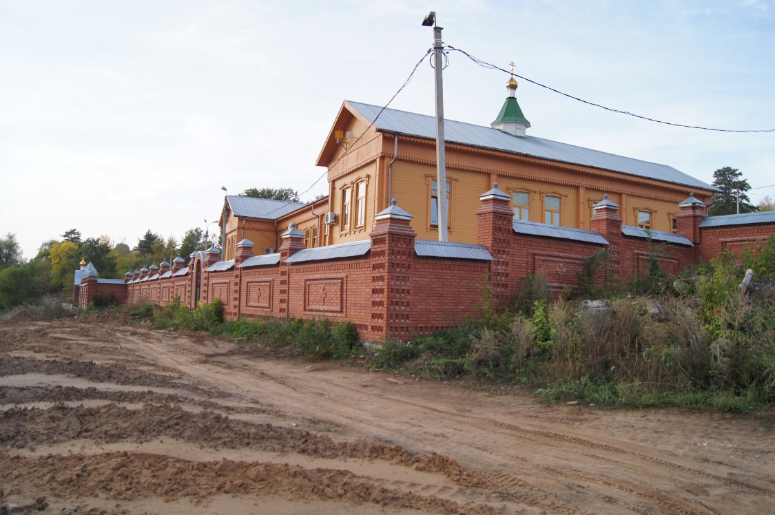 Портпосёлок. Воскресенский мужской монастырь. Церковь Силуана Афонского. общий вид в ландшафте