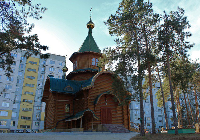 Тольятти. Церковь Тамары Царицы. общий вид в ландшафте