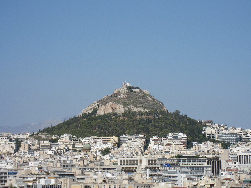 Церковь Георгия Победоносца, Афины (Αθήνα) (Аттика (Ἀττική), Греция). фасады, Церковь Георгия Победоносца на вершине холма Ликавитос.