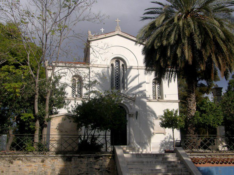Афины (Αθήνα). Церковь Георгия Победоносца. общий вид в ландшафте