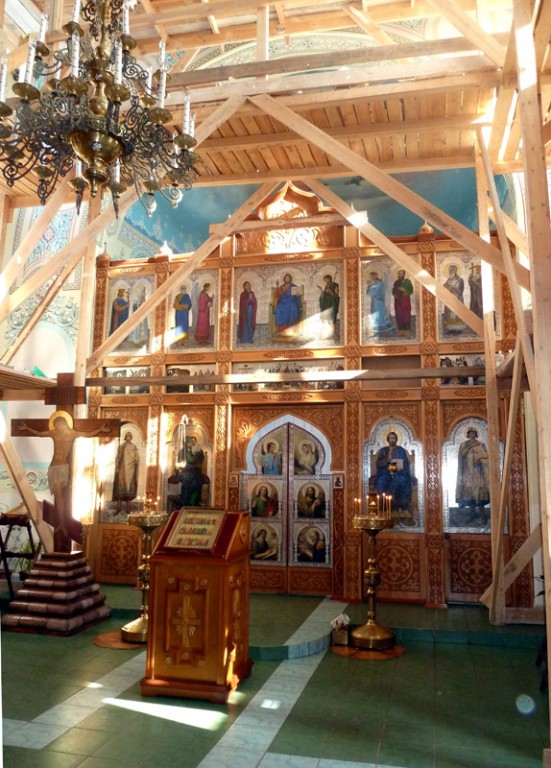Церковь Бориса и Глеба в Парке Победы, Самара (Самара, город, Самарская область). интерьер и убранство, В церкви установлены леса, с которых выполняется внутренняя роспись стен