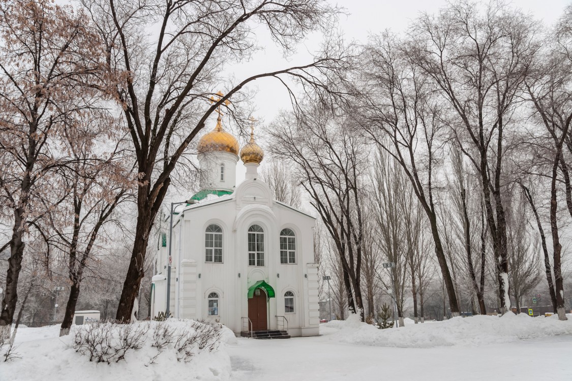 Самара. Церковь Бориса и Глеба в Парке Победы. общий вид в ландшафте