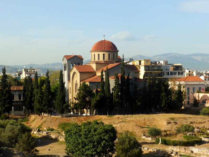 Церковь Троицы Живоначальной, Афины (Αθήνα) (Аттика (Ἀττική), Греция). общий вид в ландшафте