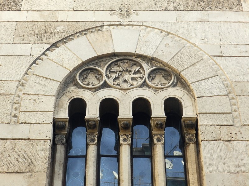 Церковь Георгия Победоносца, Афины (Αθήνα) (Аттика (Ἀττική), Греция). архитектурные детали, Фрагмент фасада