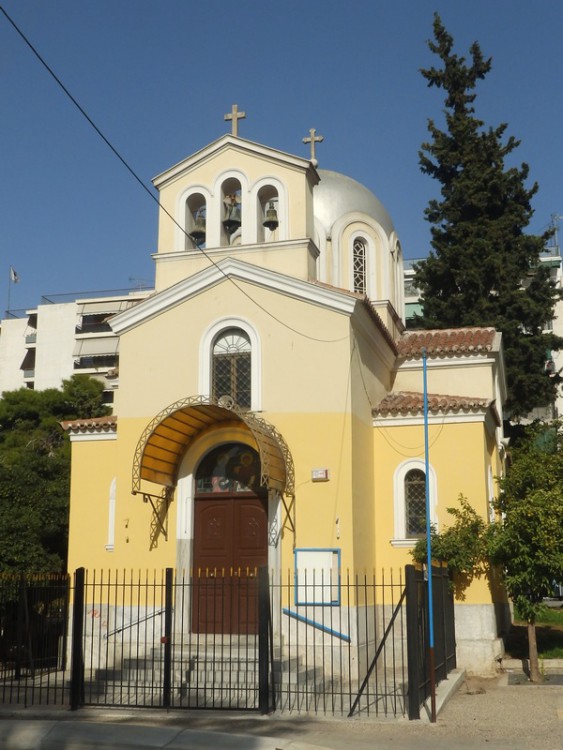 Афины (Αθήνα). Церковь Космы и Дамиана. общий вид в ландшафте
