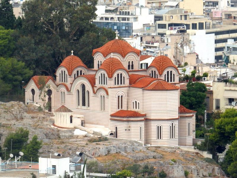 Афины (Αθήνα). Церковь Маргариты Антиохийской. общий вид в ландшафте