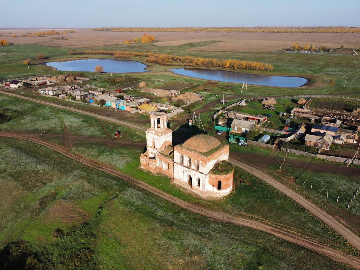 Горшково. Церковь Михаила Архангела. общий вид в ландшафте