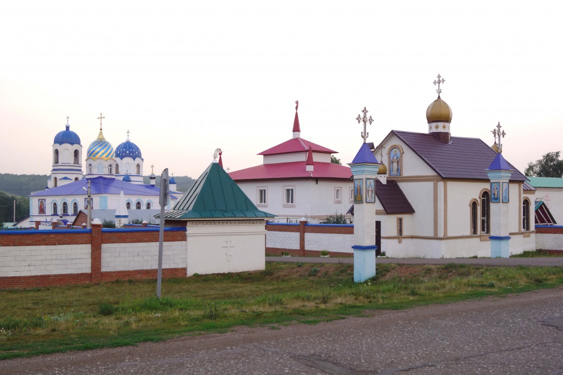 Новомихайловка. Покровский Эннатский мужской монастырь. фасады
