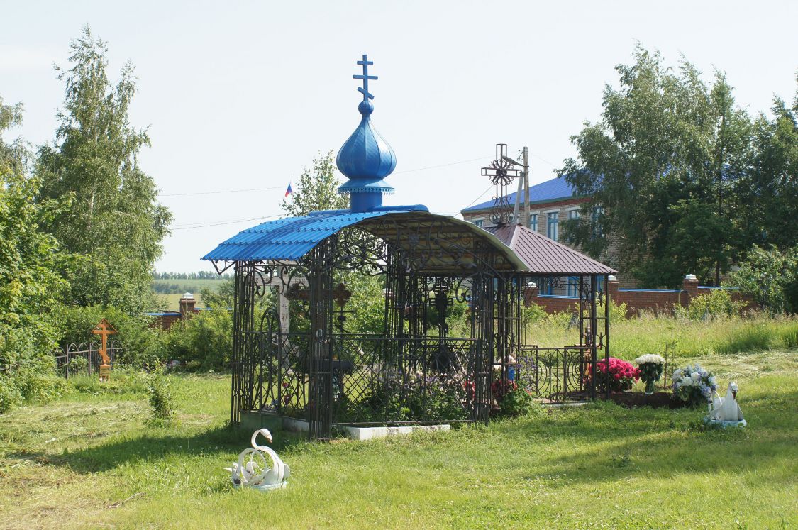 Покровский Эннатский мужской монастырь, Новомихайловка (Фёдоровский район, Республика Башкортостан). дополнительная информация, Часовня-сень на монастырском погосте.