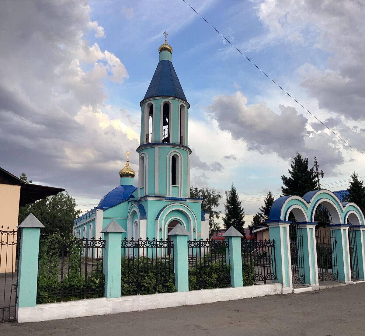 Церковь Троицы Живоначальной, Кызыл (Кызыл, город, Республика Тыва). фасады