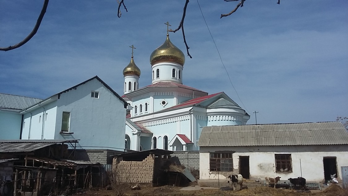 Дустабад (Солдатское). Покровский женский монастырь. фасады