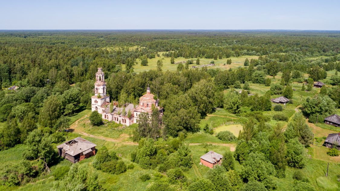 Церковь Троицы Живоначальной, Намесково (Бежецкий район, Тверская область). общий вид в ландшафте