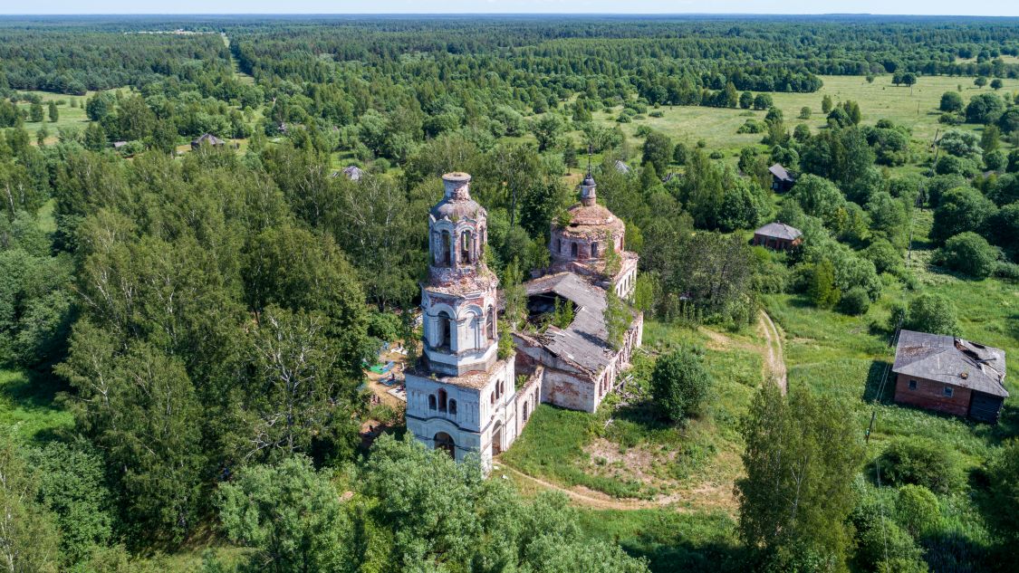 Церковь Троицы Живоначальной, Намесково (Бежецкий район, Тверская область). общий вид в ландшафте