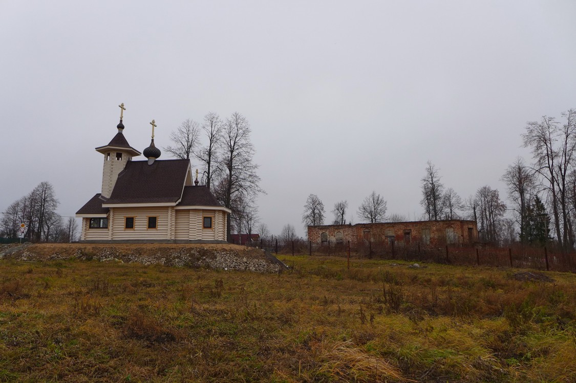 Церковь Благовещения Пресвятой Богородицы (старая), Сретенье (Сретенское на Черемхе) (Рыбинский район, Ярославская область). общий вид в ландшафте