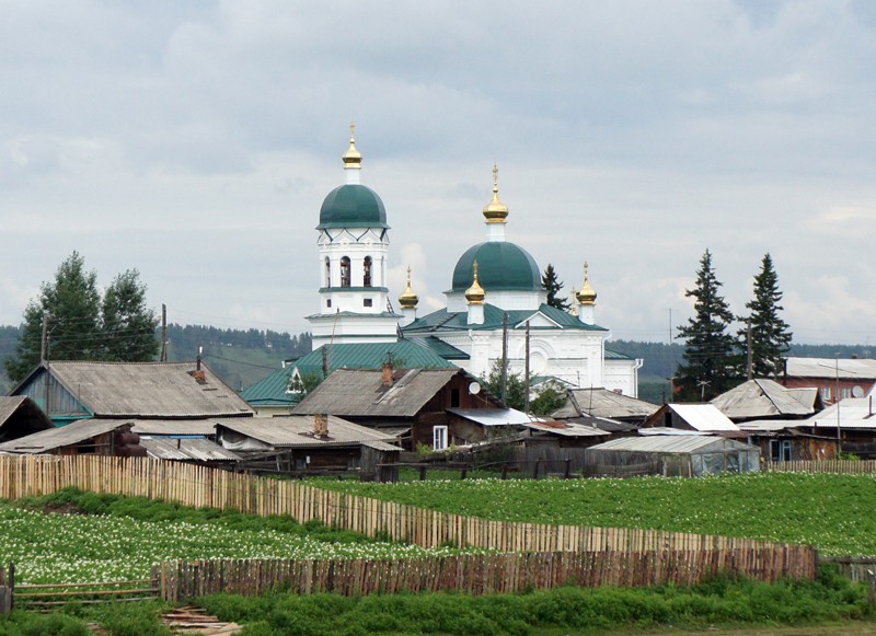 Кимильтей. Церковь Николая Чудотворца. общий вид в ландшафте