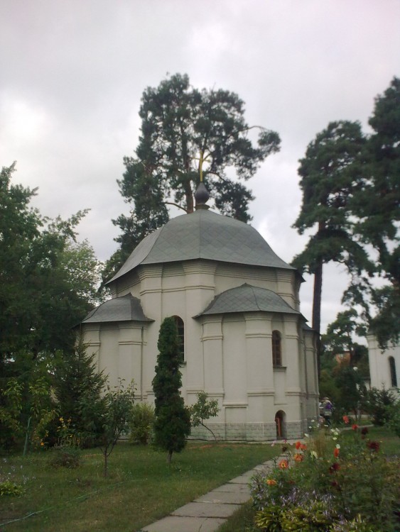 Неизвестная церковь, Соцгород (Днепровский район, Украина, г. Киев). общий вид в ландшафте, Крестильня на территории храмового комплекса