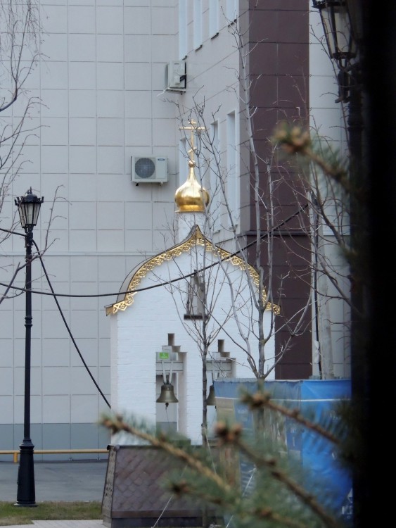 Церковь Державной иконы Божией Матери при ГУ МВД по ЦФО, Якиманка (Центральный административный округ (ЦАО), г. Москва). дополнительная информация, Звонница. Фото плохое.Доступа на территорию нет.