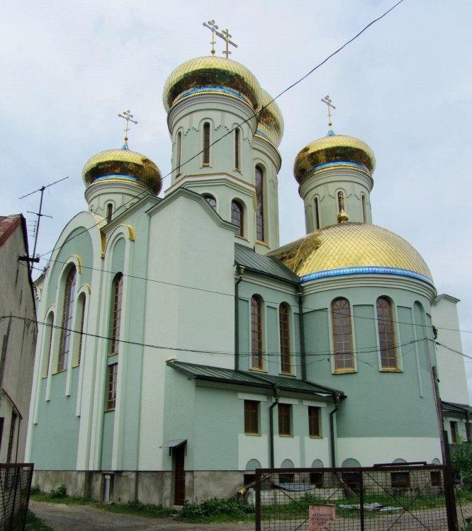 Кафедральный собор Кирилла и Мефодия, Хуст (Хустский район, Украина, Закарпатская область). фасады, вид с юго-запада