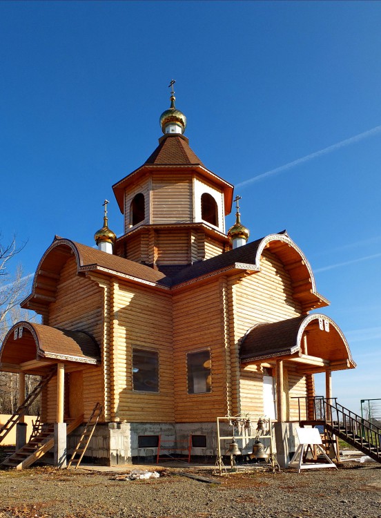Шахты. Церковь Алексия царевича. общий вид в ландшафте