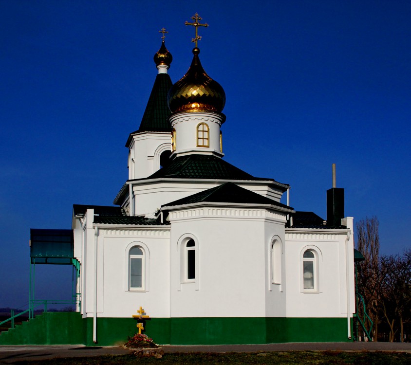 Церковь Троицы Живоначальной, Ягодинка (Октябрьский район, Ростовская область). общий вид в ландшафте