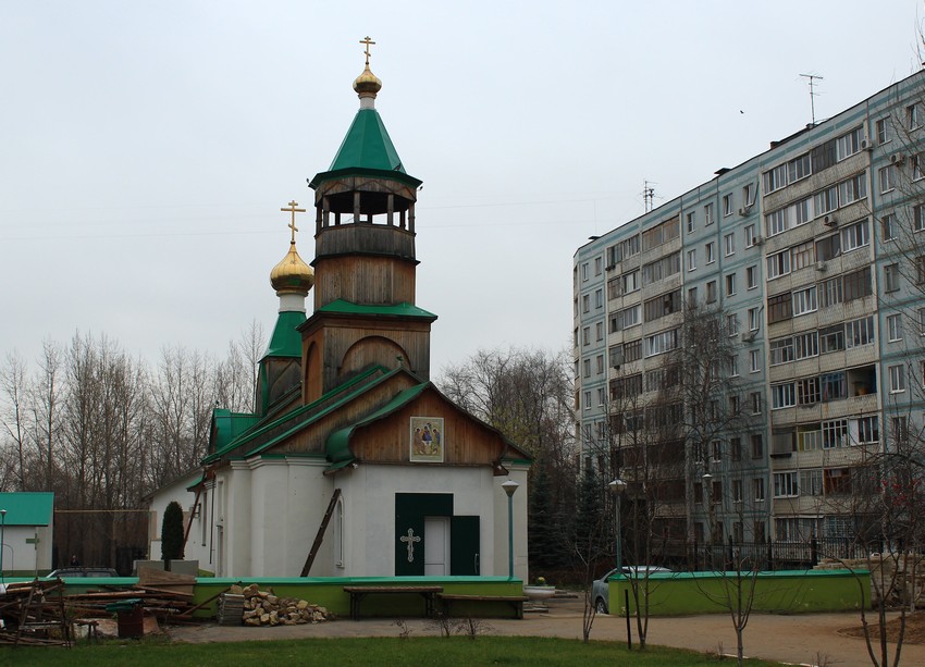 Самара. Церковь Троицы Живоначальной на Воронежских озёрах (старая). общий вид в ландшафте